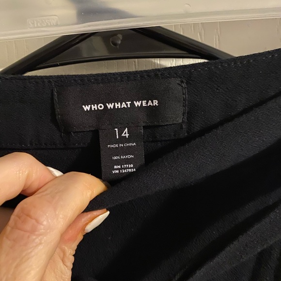 who what wear long black skirt. Size 14 - Picture 3 of 4